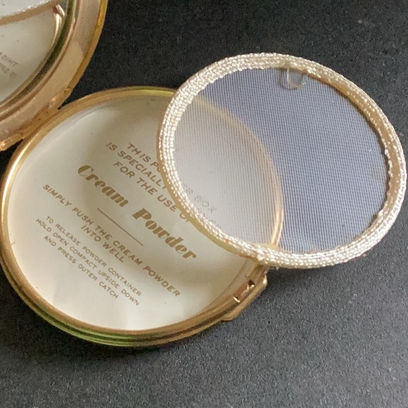 Wonderful Condition 1950s Italian Silk Cover Crème Powder Compact Baroque Ladies - Picture 10 of 15
